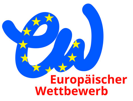Logo vom Europäischen Wettbewerb. Die zwei Buchstaben E und W sind blau und markiert von gelben Sternen wie bei der europäischen Flagge. In roter Schrift darunter steht »Europäischer Wettbewerb«.